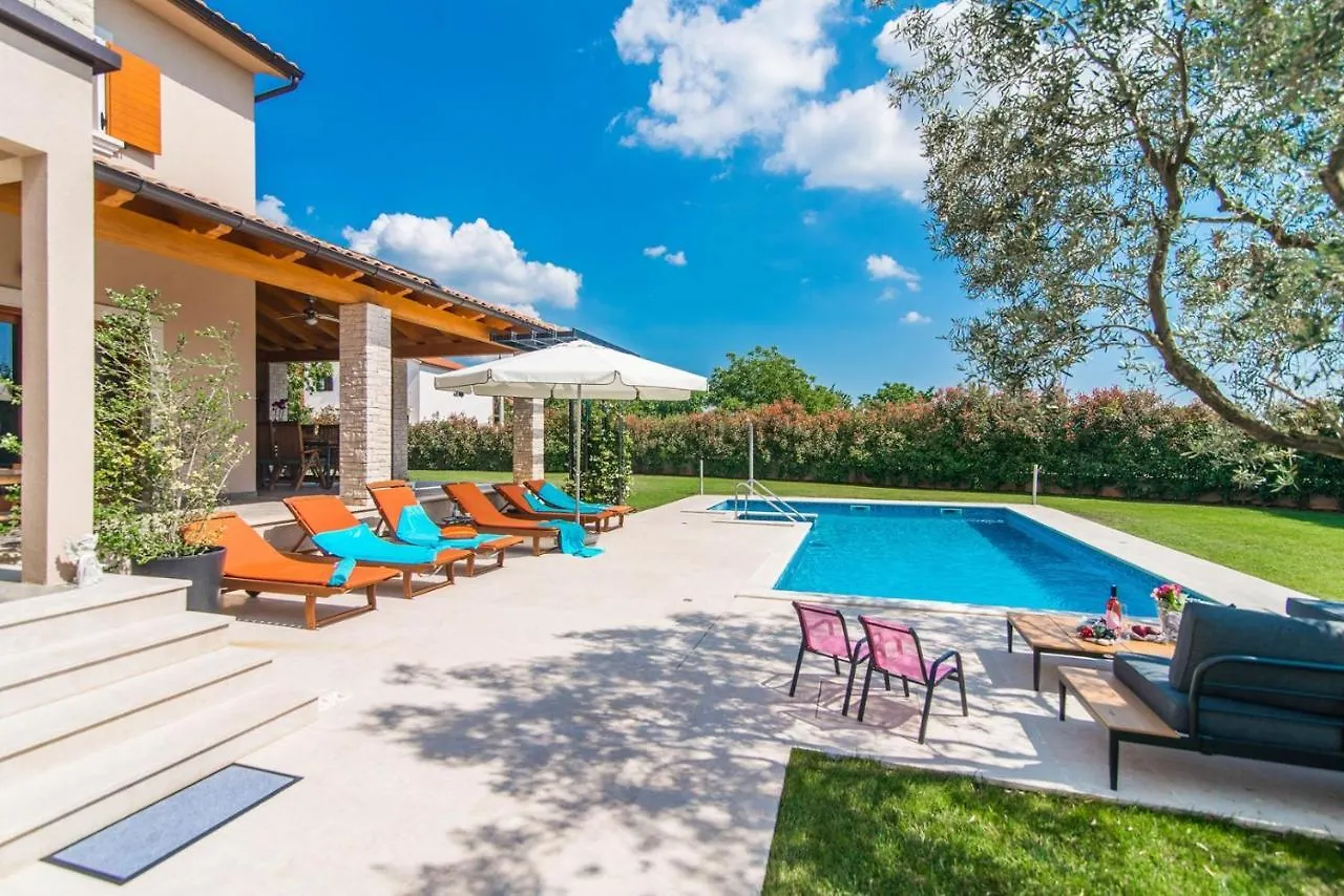 Villa Salambati Smoljanci 0*,