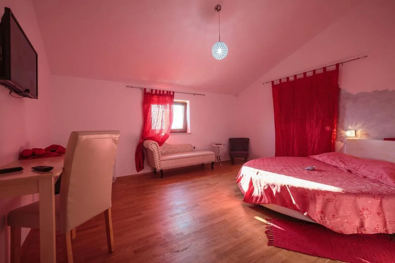 Villa Salambati Smoljanci 0*,